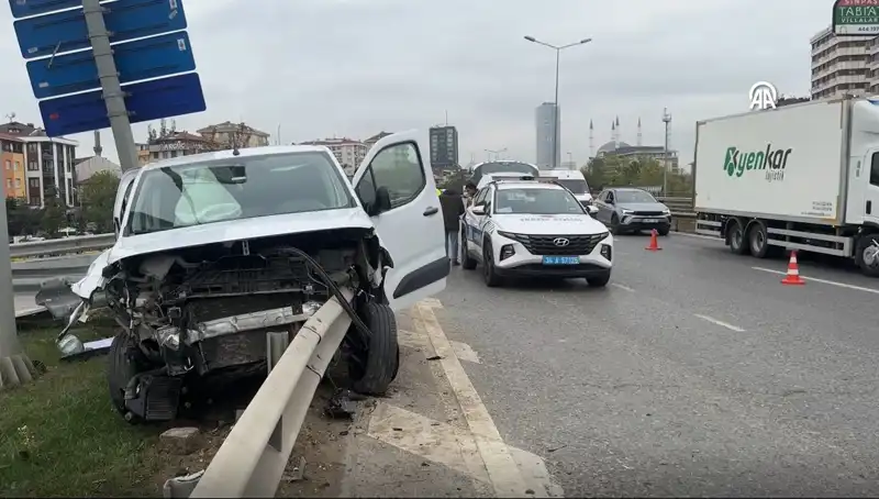 Otoyolda Meydana Gelen Kaza: Bariyere Ok Gibi Saplanan Araç Şok Etti!