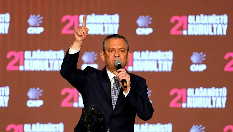 Özgür Özel'in "Cunta" İfadeleri Yargıya Taşındı: Siyasi Gelişmeler ve Olası Sonuçları