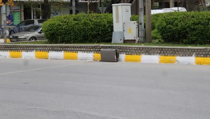 Minibüsten Düşen Valiz Yüzünden Polisi Harekete Geçiren Olay!