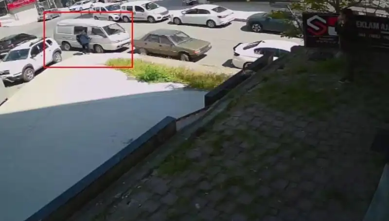 Hırsızlık Girişimi: Otomobilin Sahibi Suçüstü Yakaladı