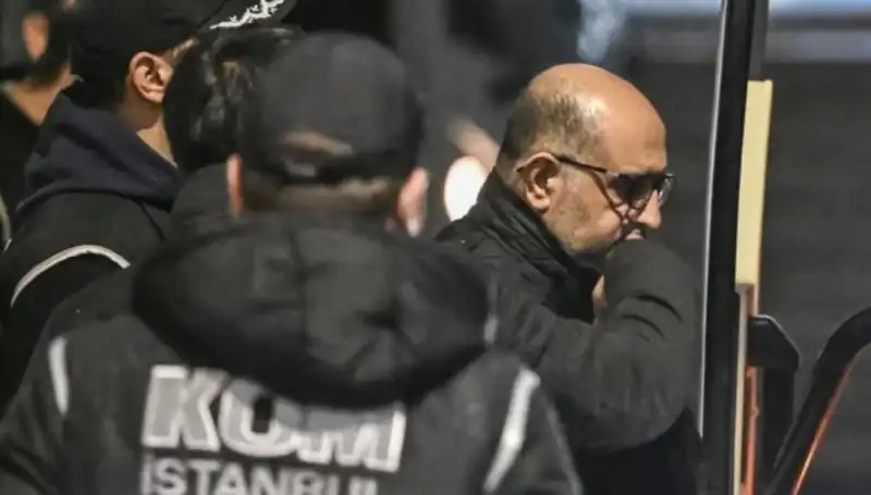 Aziz İhsan Aktaş'ın Ev Hapsi Kaldırıldı: Yeni Dönem Başlıyor!