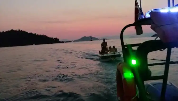 Fethiye Açıklarında Sürüklenen Teknedeki 4 Kişi Özverili Kurtarıldı