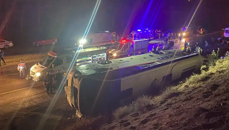 İşçi Servisi Şarampole Devrildi: 23 Kişi Yaralandı