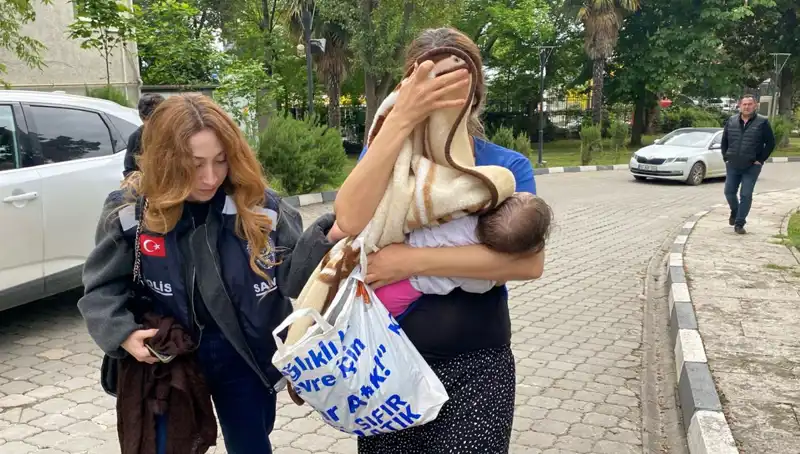 Evlerde Hırsızlık Yapan Kadın, Kameralarla Yakayı Ele Verdi!