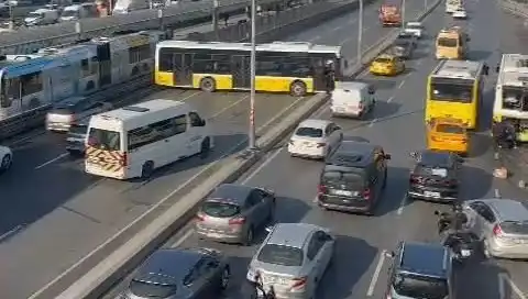 İstanbul'da Trafiği Felç Eden Kazanın Ayrıntıları: İETT Otobüsü Neler Yaşadı?