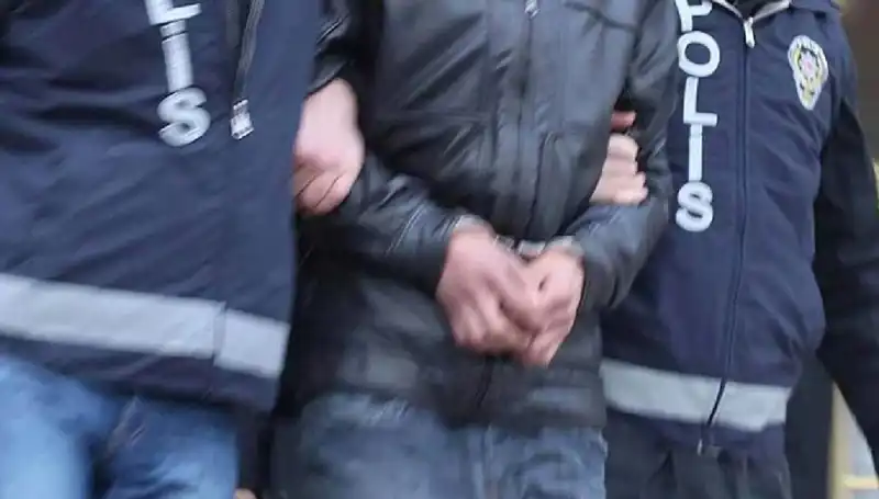 FETÖ'ye Yönelik Büyük Operasyon: 65 Gözaltı, 30 İlde Eş Zamanlı Baskınlar
