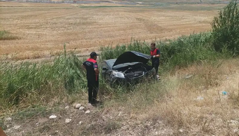 Otomobil Şarampole Uçtu: Feci Kaza Sonrası İki Kişi Yaralandı