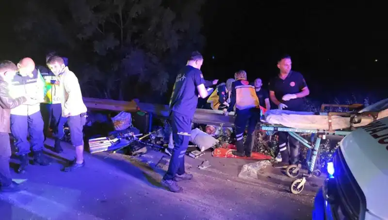 Minibüs Kazasında Yolcular İki Yöne Savruldu: Detaylar Ortaya Çıktı
