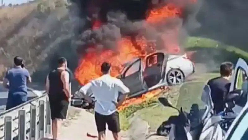 TEM Otoyolu'nda Büyük Kaza: Otomobil Alev Alev Yandı