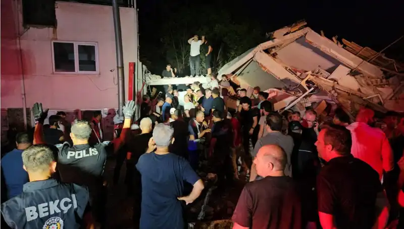 Balıkesir Sındırgı’da 6,1 Büyüklüğünde Deprem: Hayat Kaybı ve Yaralılar Var