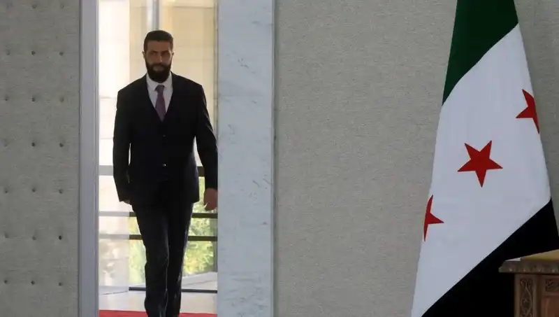 Paris'te Şara-Macron Zirvesi: Fransa'nın Yeni Suriye İnisiyatifi Sunuldu