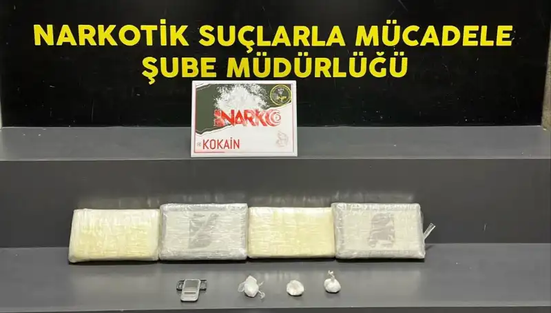 İzmir'de Dev Uyuşturucu Operasyonu: 150 Kilo Esrar Ele Geçirildi