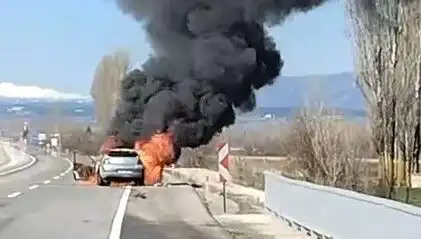 Kütahya'da Otomobil Yangını: Gözler Kamaştıran Kaza Anı