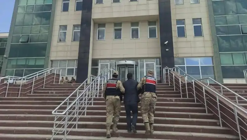 Hapis Cezasıyla Aranan Şahıs Saklandığı Yerde Yakalandı!