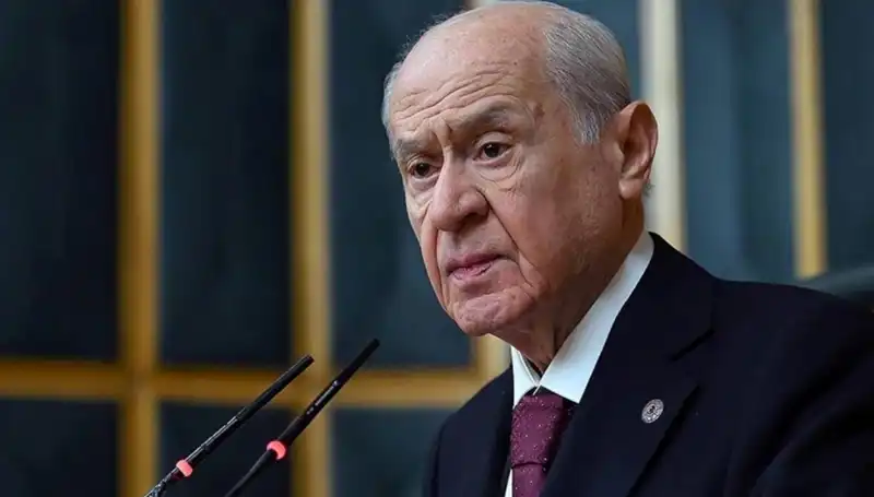 Bahçeli, CHP'ye Haksızlık Yapan Sırrı Bey İçin İstifa Çağrısında Bulundu!