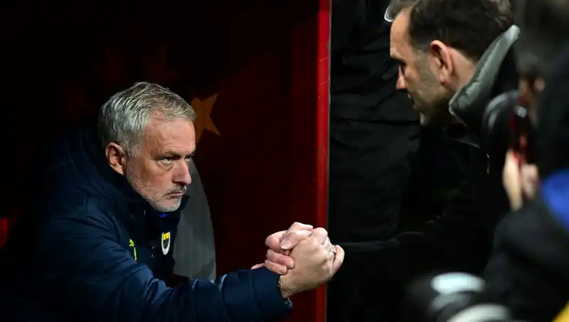 Derbiye Geri Sayım: Mourinho ve Buruk Üçüncü Kez Karşı Karşıya!