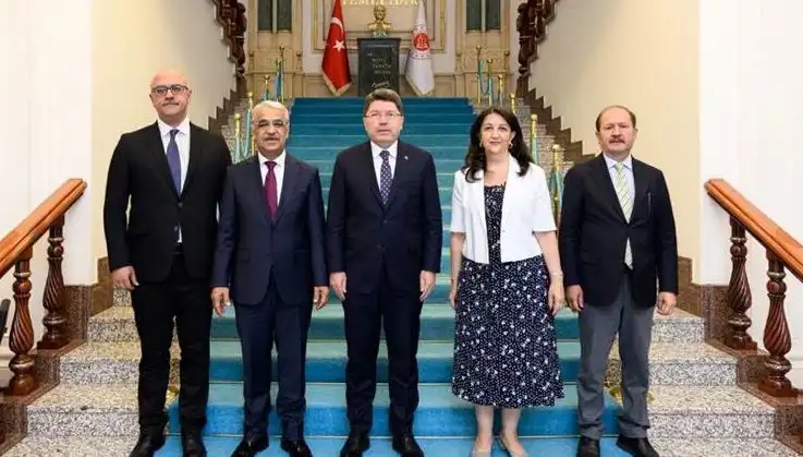DEM Parti İmralı Heyeti, Adalet Bakanı Yılmaz Tunç ile Çarpıcı Bir Görüşme Gerçekleştirdi