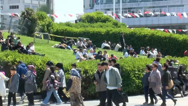 Taksim'de Deprem Yoğunluğu: Vatandaşları Korkuttu, Yetkililerden Açıklama Geldi