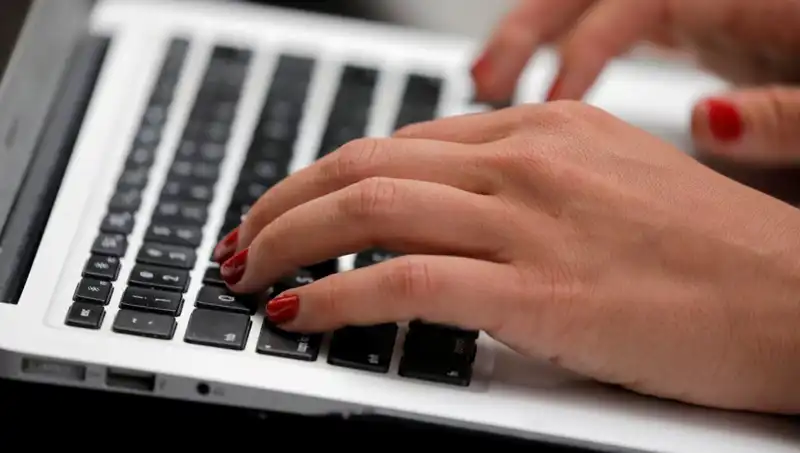 Laptop Mikrofonları Kapalıyken Bile Dinlenmenizi Sağlayabilir: Büyük Tehlike!
