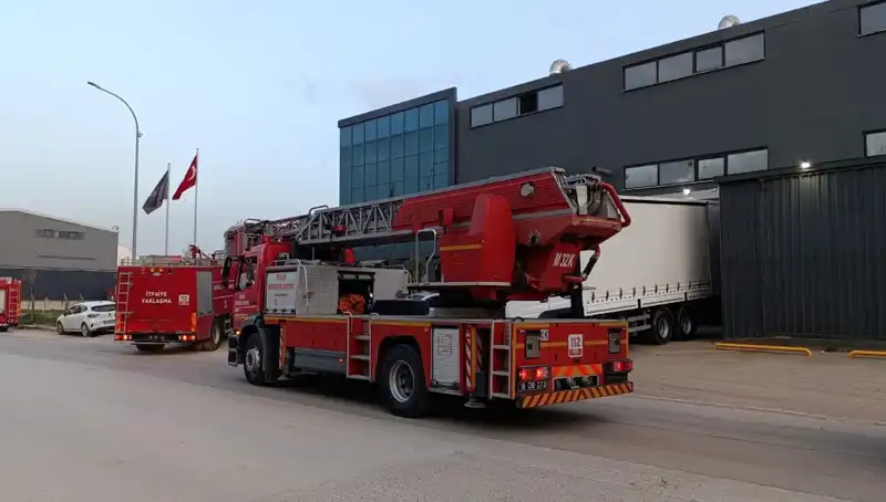 İnegöl'de Akşam Vakti Patlayan Korkutucu Fabrika Yangını Korku Dolu Anlar Yaşattı