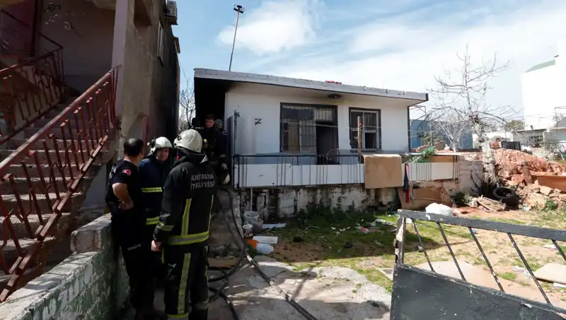 Antalya'da Gecekondu Yangını: Yangından Kalan Yıkım ve Hayatta Kalanlar