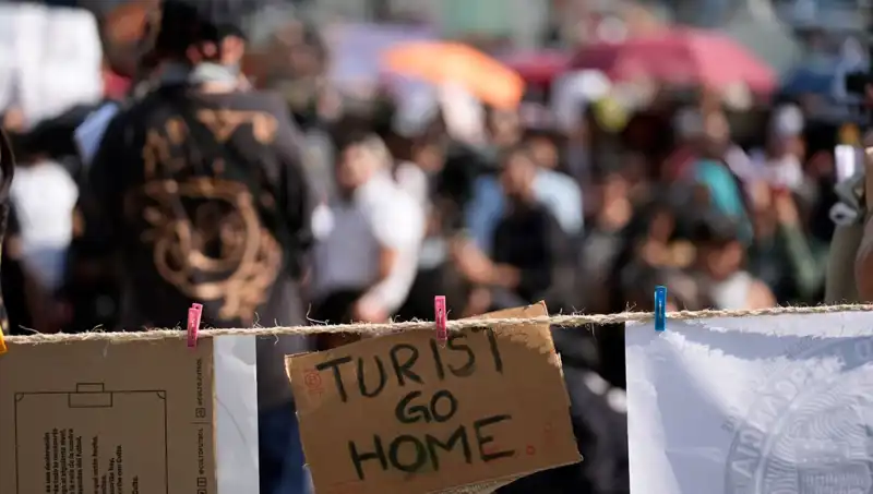 Meksika'da Turist Akınını Protesto Eden Yerel Halk: "Evlerimizi Çalmayı Bırakın!"