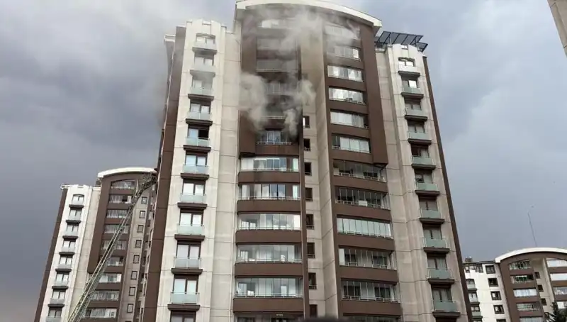 Ankara'da 14 Katlı Binada Yangın: Panik Anları ve Kurtarma Çabaları