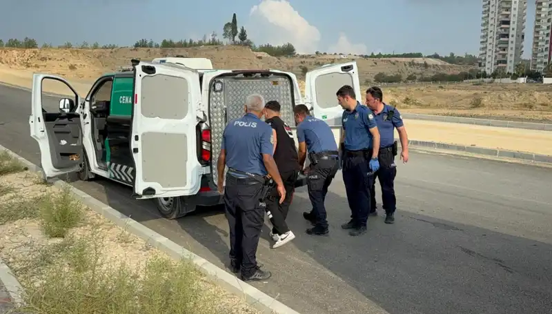 Yol Kenarında Bulunan Ceset, Gizemi ve Klavuzunda Getiriyor