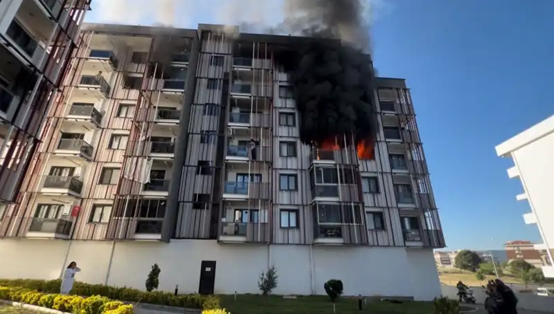 Çanakkale'de Yangın Paniği: Geceyi Alevlerle Geçirenler!
