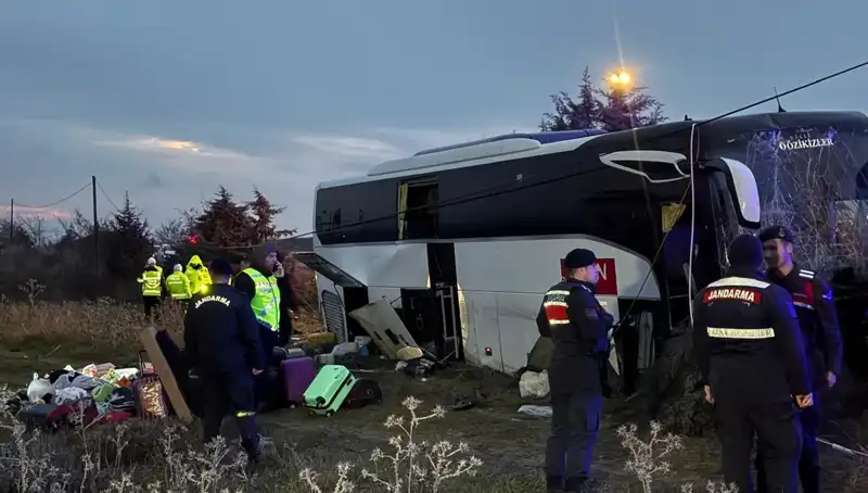 Çanakkale'de Kontrolden Çıkan Otobüs Şarampole Uçtu: Yaralı Sayısı 37'ye Ulaştı