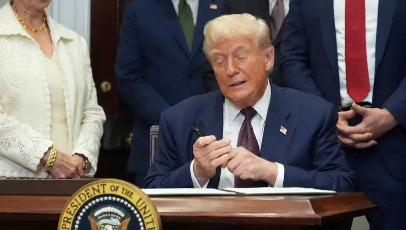 Trump, Beyaz Saray’ı Yenilemek İçin 200 Milyon Dolar Ayırıyor!