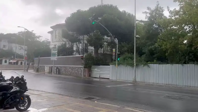 İstanbul’da Sağanak Yağışlar Şehri Sarmaladı: Meteorolojik Uyarılar Artıyor