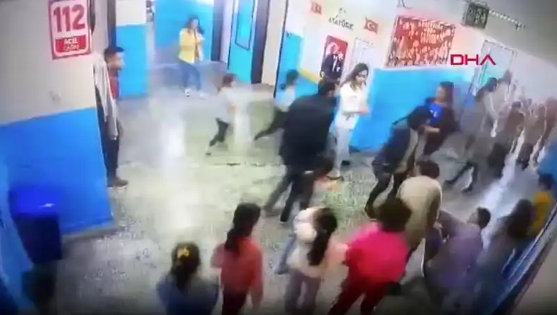Öğrenci Bayıldı, Müdür Yardımcısı Hayatı Kurtardı: İnanılmaz Olay