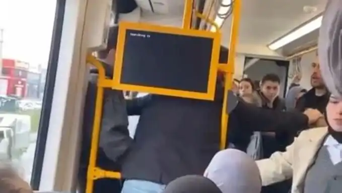 Metroda Tekme Tokat Kavga: Yolcular Arasında Neler Yaşandı?