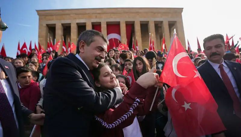 Bakan Tekin, Anıtkabir'de Öğrencilerle Anma Töreni Düzenledi