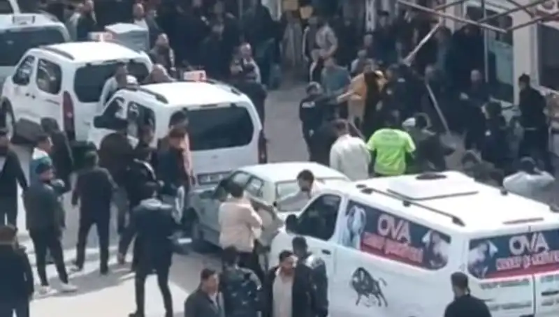 Erciş'te Taşlı Sopalı Kavga: 7 Gözaltı, Olayın Ardındaki Gerçekler Neler?