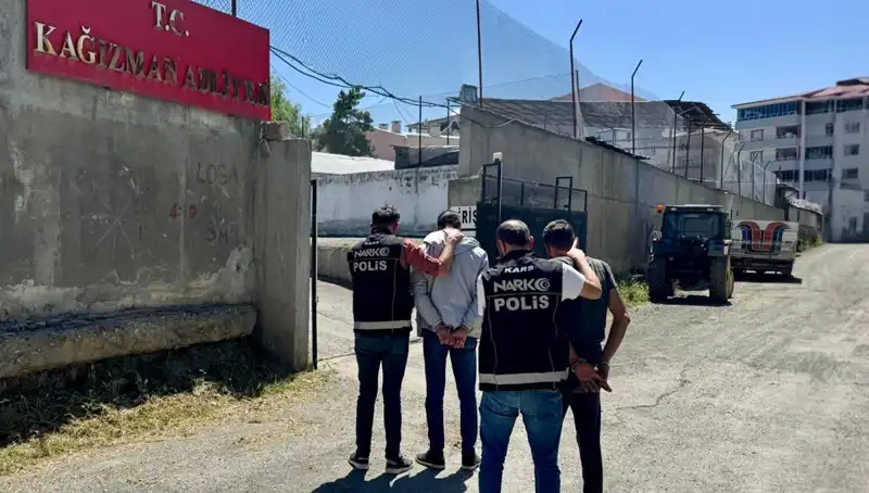 Kars'ta Uyuşturucu Operasyonunda İki Tutuklama: Şehirde Alarm Zirveye Ulaşıyor
