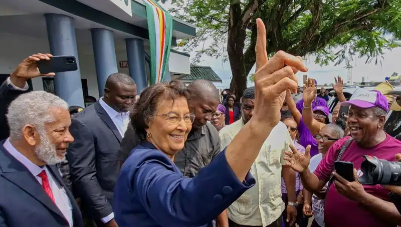 Surinam’da Tarihi Seçim: İlk Kadın Devlet Başkanı Görevde!