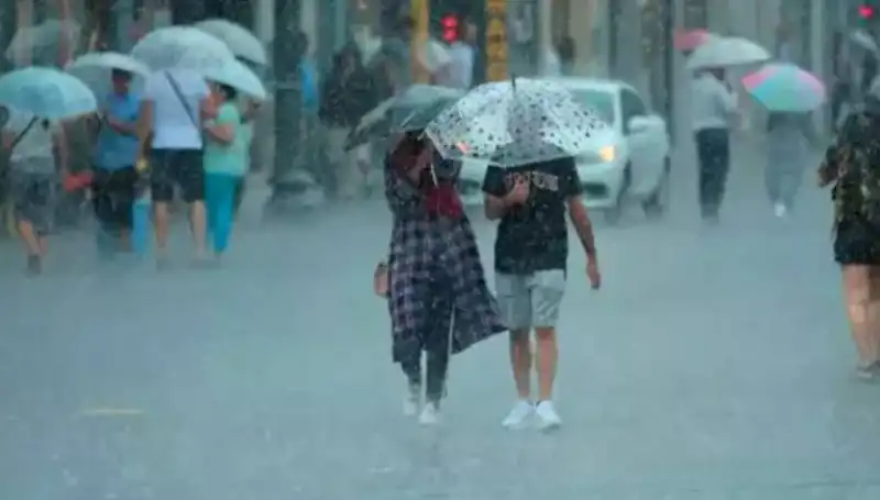 Meteoroloji'den Acil Uyarı: Yangın Bölgesine Kuvvetli Rüzgar, İstanbul'a Sağanak Yağış Geliyor
