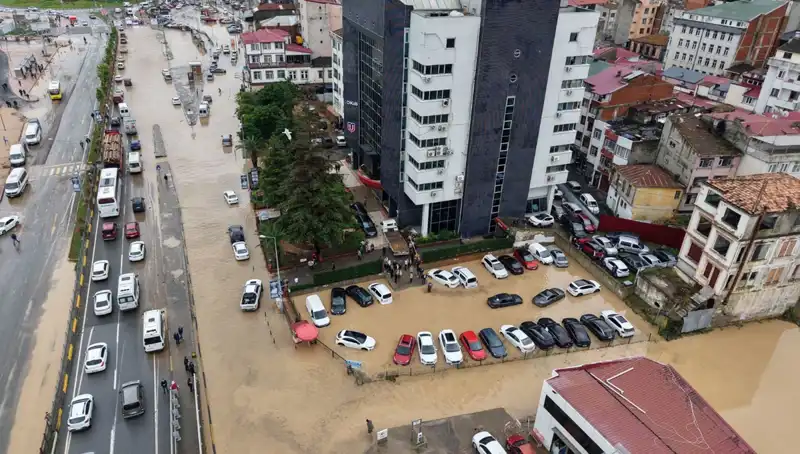 Trabzon'da Sel Felaketi: Kayıp Kişinin İzleri Sürüyor