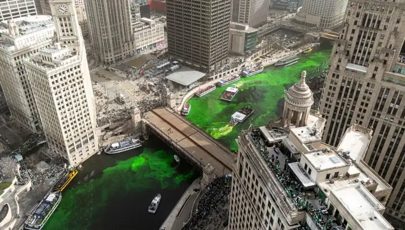 ABD'de Aziz Patrick Günü: Chicago Nehri Yeşile Dönüştü!