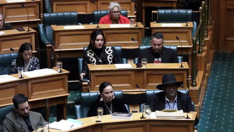Yeni Zelanda Meclisi, Maori Milletvekillerine Haka Dansı Cezası Getirdi!