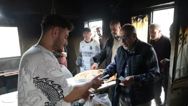 Ekmek İçin 7 Kilometre Yürüyenlerin Hikayesi: Yoğunluğun Saatine Dikkat!