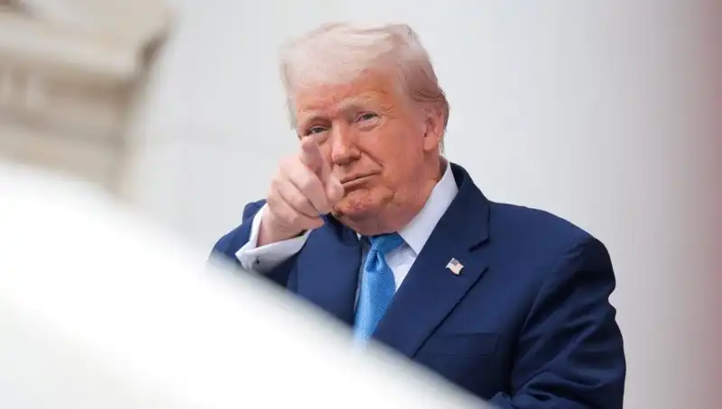 Adalet Bakanlığı, Trump’ın Epstein Belgelerinde Adının Geçtiğini Açıkladı!