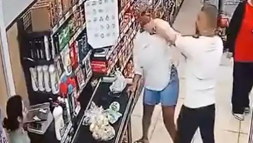 Markette Kasa Sırasında Şok Eden Olay: Çocuğunun Önünde Kadın Saldırıya Uğradı