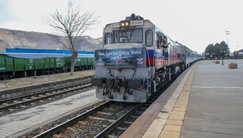 Van ile Tahran Arasında Seyahat Kolaylaştı: Yeni Tren Seferleri Başladı