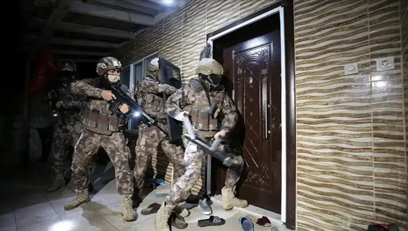 Türkiye'de Suç Orgütlerine Sarsıcı Operasyon: 158 Şüpheli Yakalandı