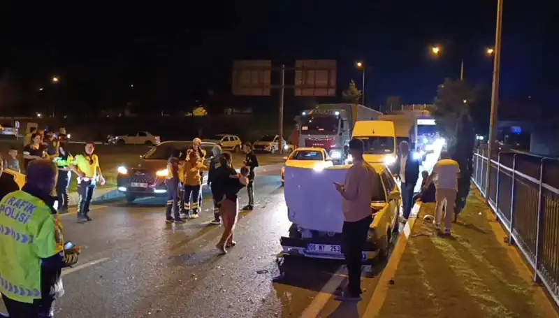 Otoyolda Kural Dışı Geri Dönüş: İkisi Çocuk Dört Kişi Yaralandı