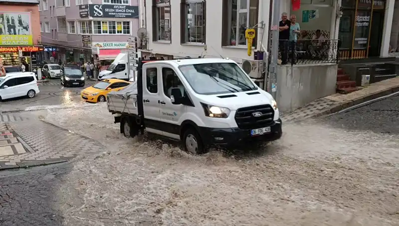 10 Dakikalık Sağanak Yağış, Şehirde Büyük Su Baskınlarına Yol Açtı!