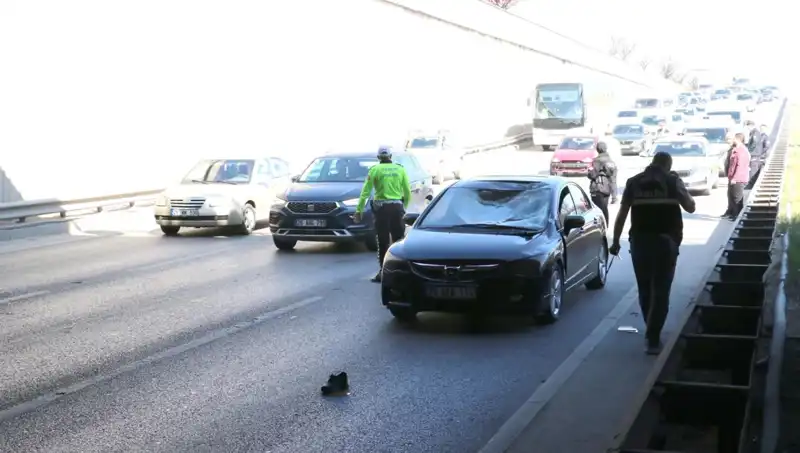 Polisi atlatarak üst geçitten aşağı atlayan kişinin serüveni